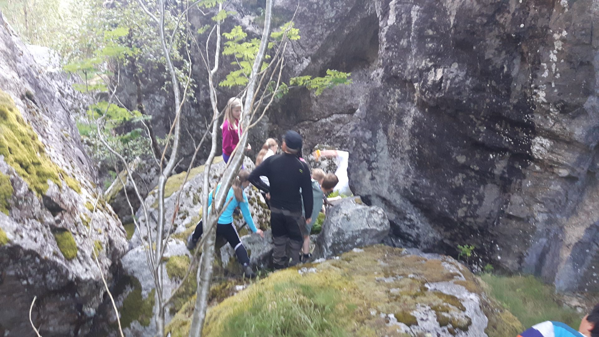 Grottevandring i steinrøysa